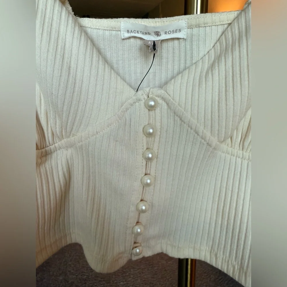 Backyard Roses Cream Ruffle Dacey Top Size Medium NWT - Picture 4 of 7